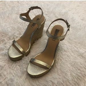 Badgley Mischka Clea Espadrille Wedge Platino